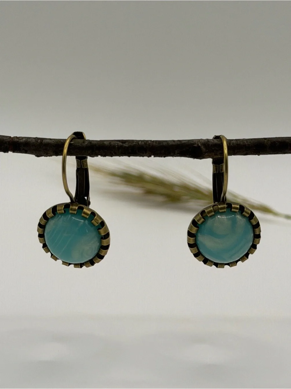 Vintage-Style light blue Glass Drop resin Earrings